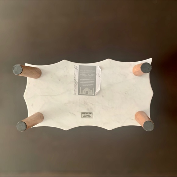 Natural marble and wood footed cheese board - Picture 4 of 4